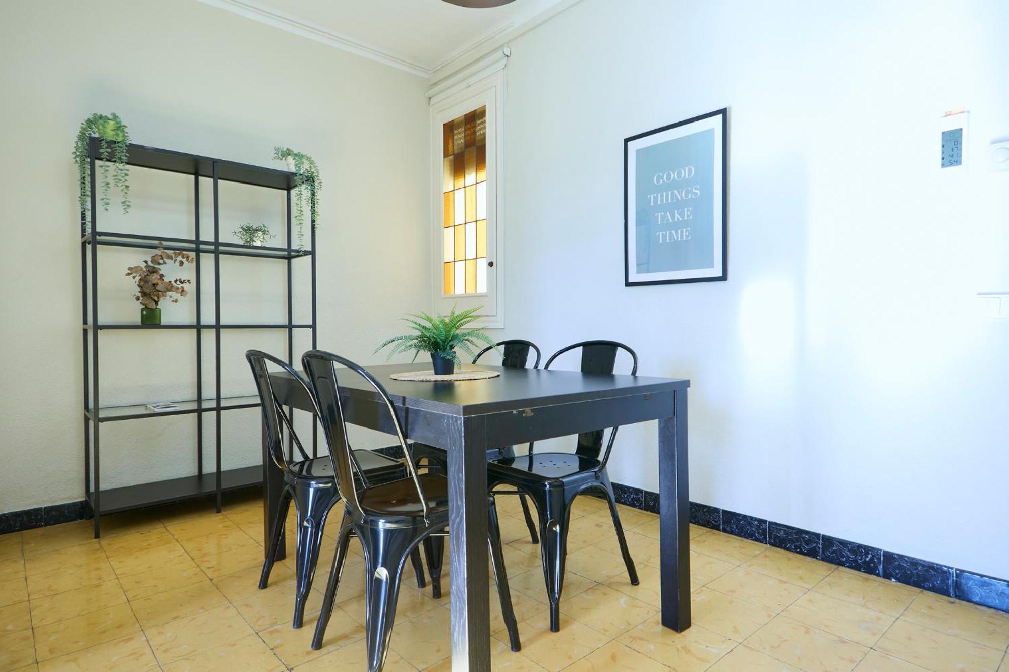 63Par1016- Sunny Apartment In Paralel Барселона Екстериор снимка