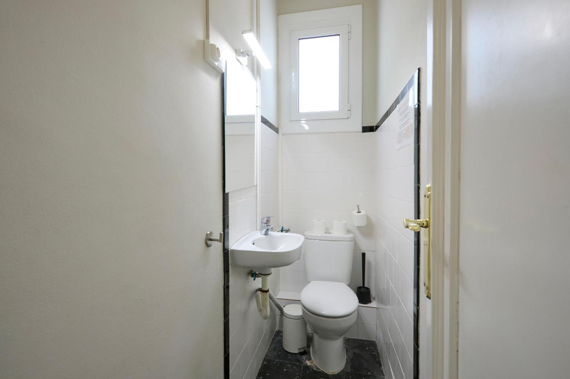 63Par1016- Sunny Apartment In Paralel Барселона Екстериор снимка