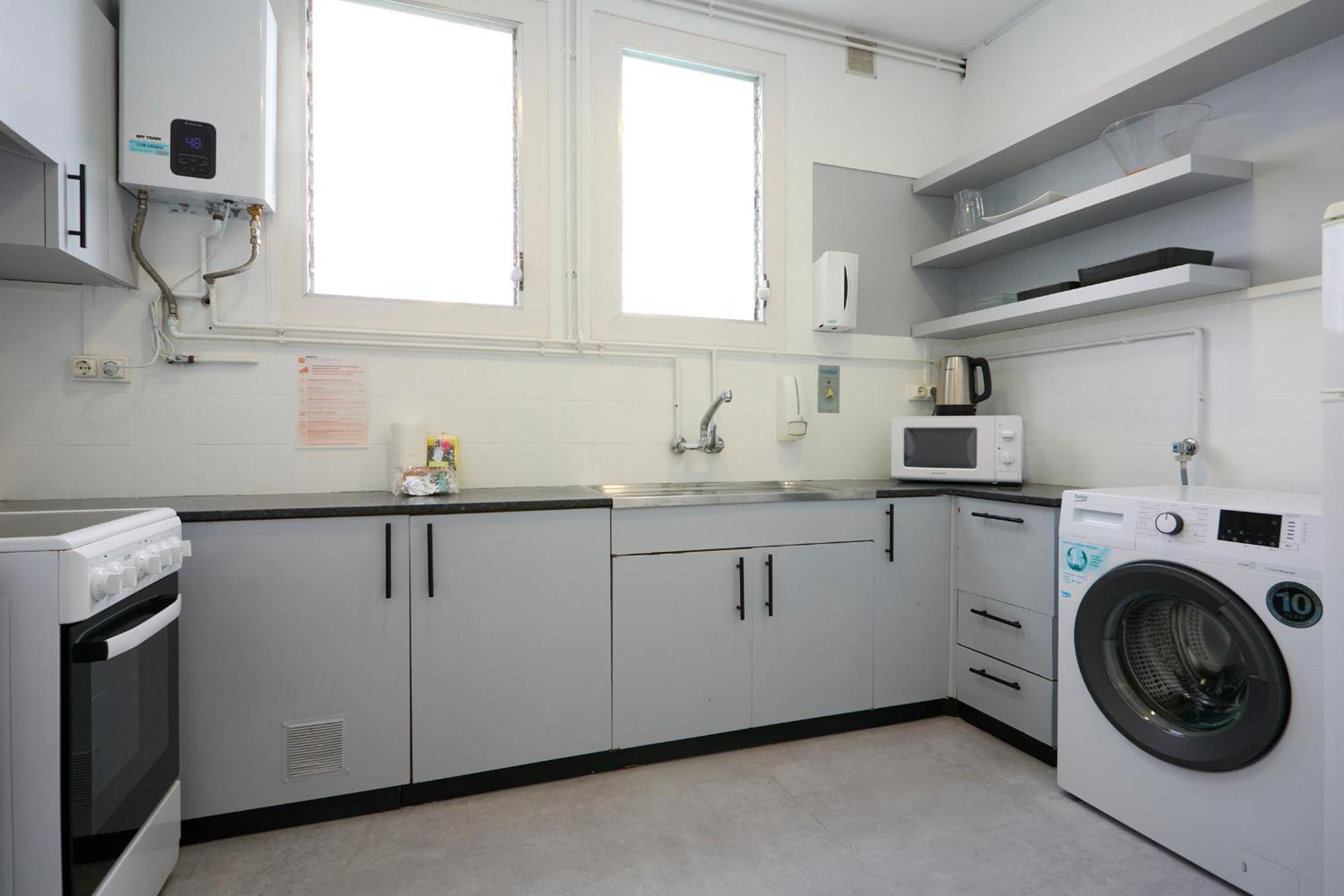 63Par1016- Sunny Apartment In Paralel Барселона Екстериор снимка